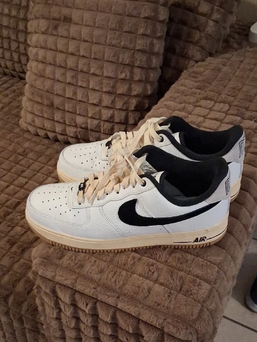 Nike Men’s White & Black Low-Top Sneakers with Cream Sole